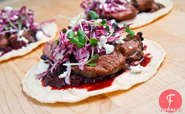 Tacos de Pato con Salsa de Chipotle y Queso de Cabra Desmenuzado