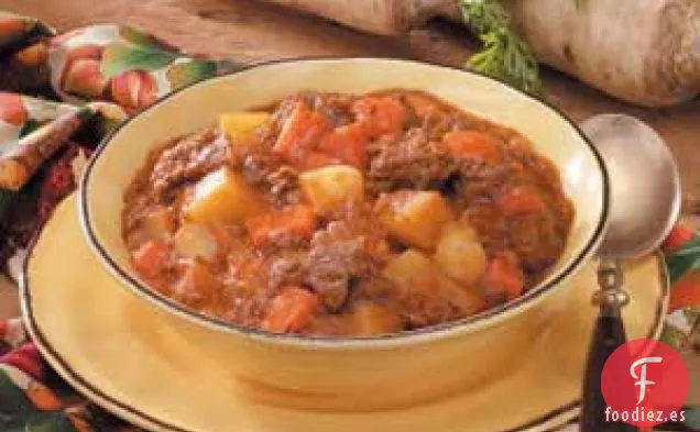 Estofado de carne con vegetales de raíz