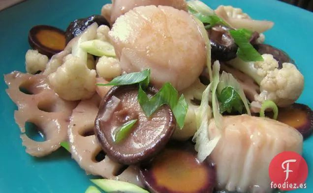 Vieiras Salteadas De Sake Con Tubérculos