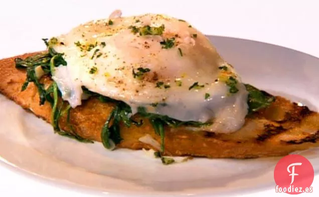 Mini desafío: Bruschetta con huevo escalfado, aceite de trufa y rúcula
