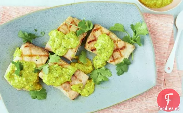 Mahi Mahi a la Parrilla con Pesto de Cilantro y Pimiento Amarillo