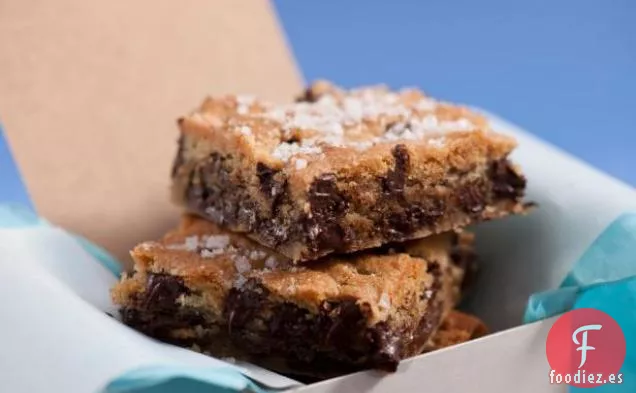 Blondies con chispas de chocolate y flor de sal