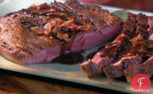 Filete de falda a la parrilla con glaseado balsámico de tocino