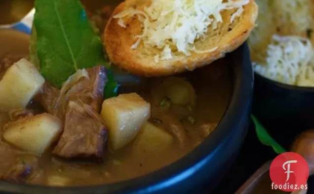 Caldo De Rabo De Toro Y Cebolla Asada