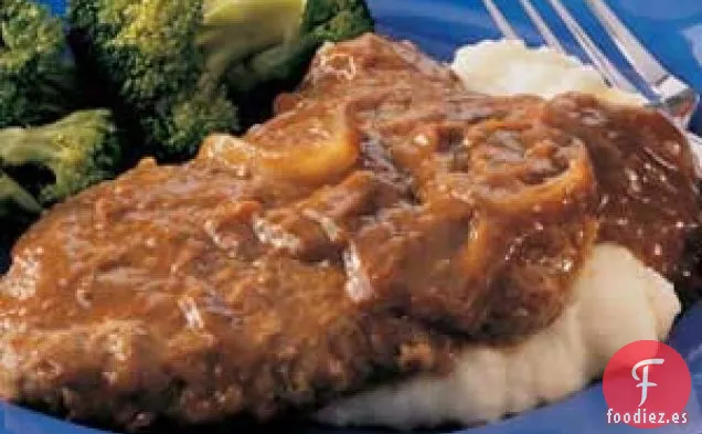 Filetes en cubos con salsa