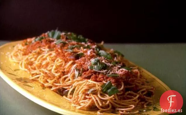Espaguetis con Aceitunas y Salsa de Tomate
