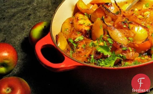 Pollo A La Sidra De Manzana Con Cebolla Caramelizada Y Manzanas