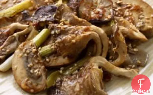 Champiñones y Cebolletas Asados con Sésamo