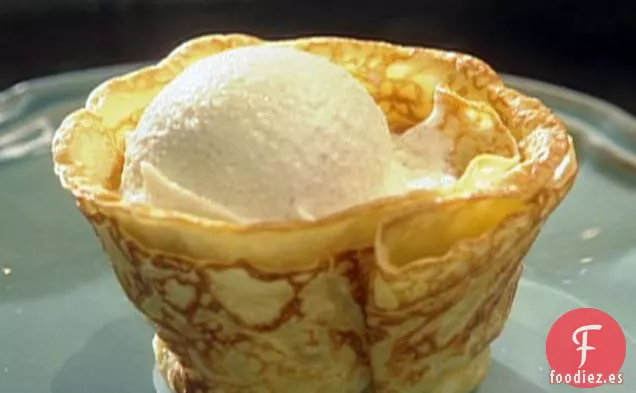 Crepes Suzette con Helado de Vainilla y Salsa de Mantequilla de Naranja