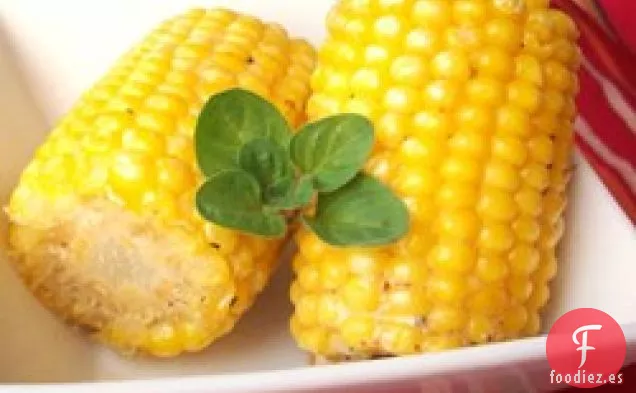 Sabrosa mazorca de maíz a la barbacoa