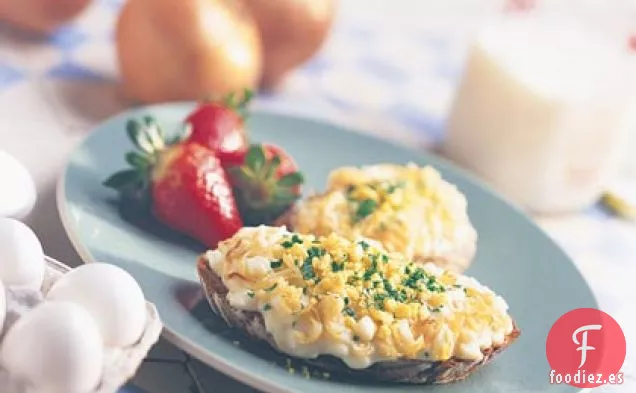 Cebollas Doradas y Huevos en Tostadas