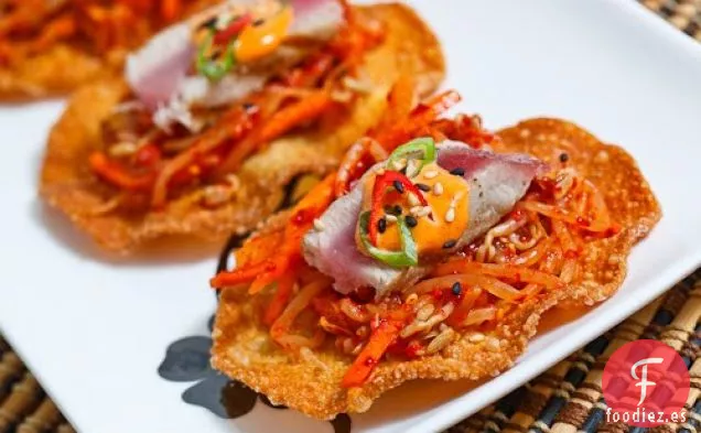 Tostadas de Atún Kimchi De Brotes de Frijol Ahí