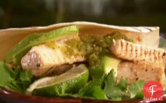 Fajitas de Pescado con Salsa Verde Picante