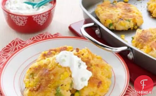 Empanadas de papa cargadas con queso cheddar y maíz