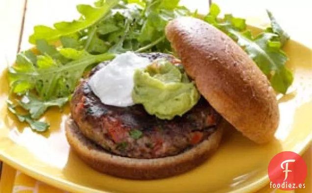 Hamburguesas De Frijoles Negros Con Salsa