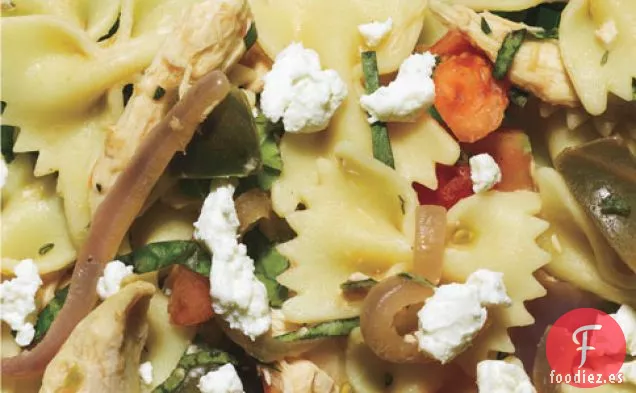 Farfalle Con Pollo, Tomates, Cebollas Caramelizadas Y Cabra C
