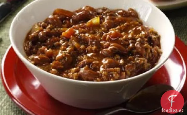 Chile abundante con carne y frijoles