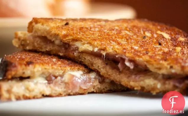 Queso a la Parrilla Con Cebolla Francesa