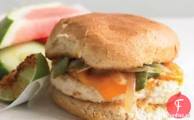 Hamburguesa De Pollo Con Poblano Asado Y Cebolla