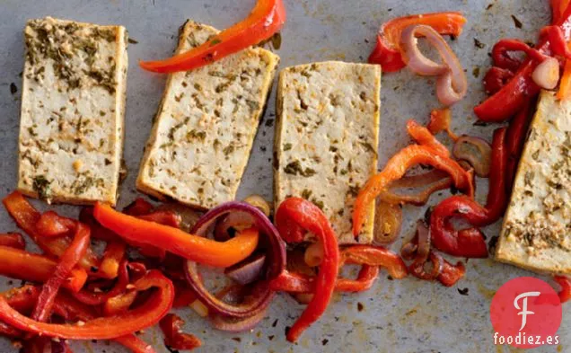 Tofu marinado Con Cítricos Con Cebollas Y Pimientos