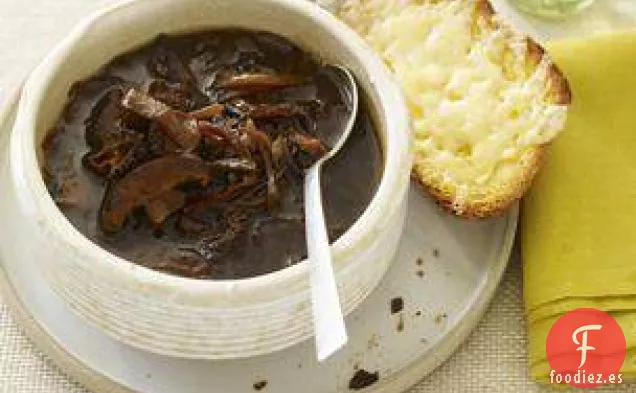 Sopa Francesa De Cebolla Y Champiñones Silvestres