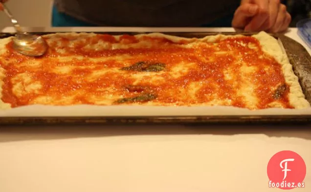 Pizza Blanca Con Ricotta, Tomate Seco Al Sol Y Cebolletas