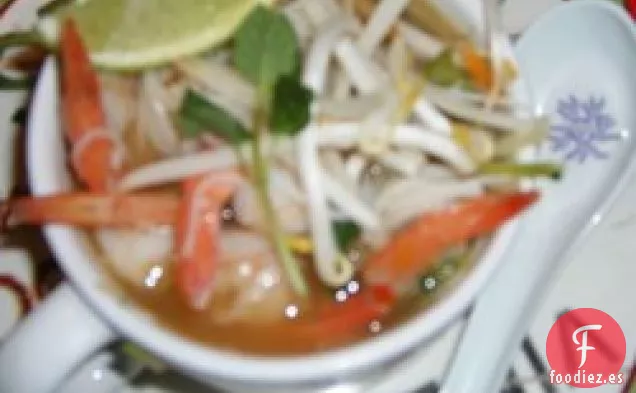 Tazón de fideos de arroz con camarones a la parrilla