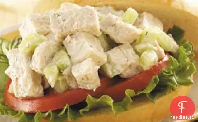 Sándwiches De Ensalada De Pollo Y Pepino