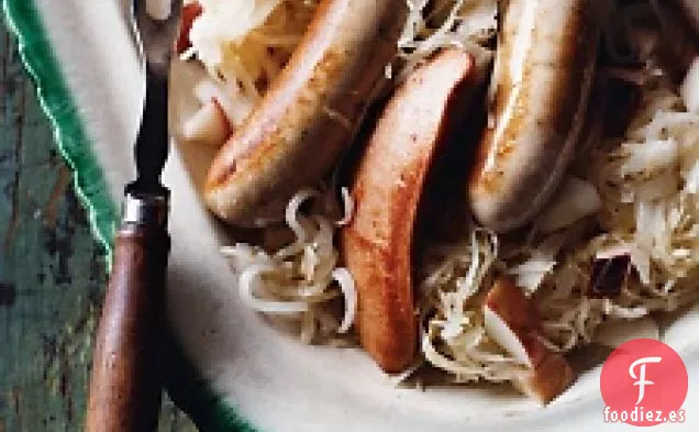 Salchichas Alemanas Con Manzanas, Chucrut Y Cebolla