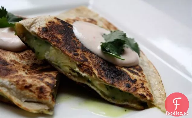 Quesadillas De Huevo Revuelto Con Cebolla Caramelizada Y Champiñones