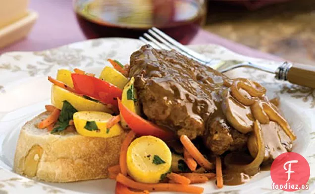 Carne De Hamburguesa Con Salsa Dulce De Cebolla Y Champiñones