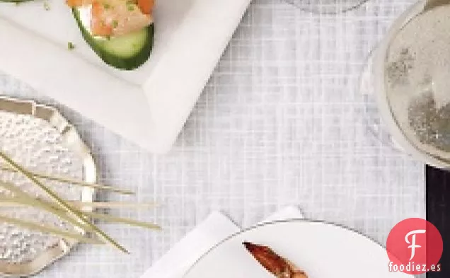 Camarones envueltos en cebolleta y mango