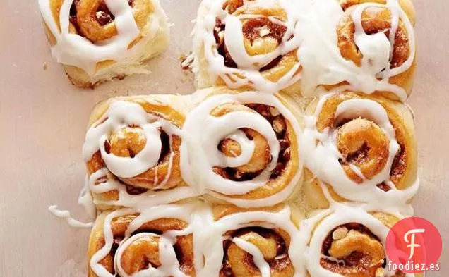 Rollos de canela y avellanas