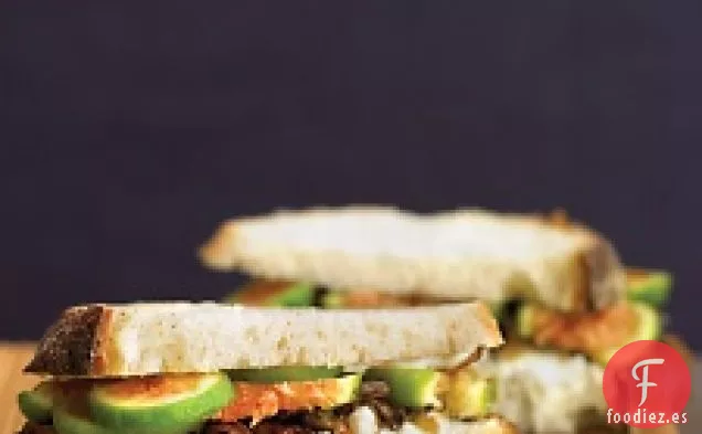 Sándwiches De Higo, Queso De Cabra Y Cebolla Caramelizada