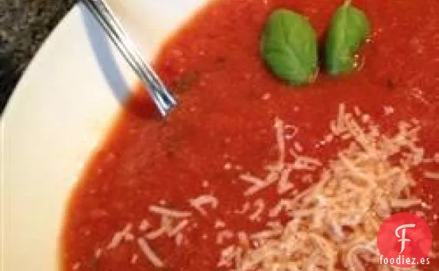 Sopa De Tomate Y Albahaca Con Parmesano