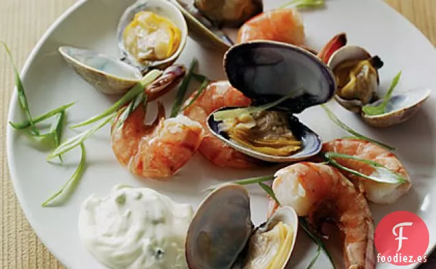 Gambas al Vapor de Cedro y Almejas con Mayonesa de Cebolla