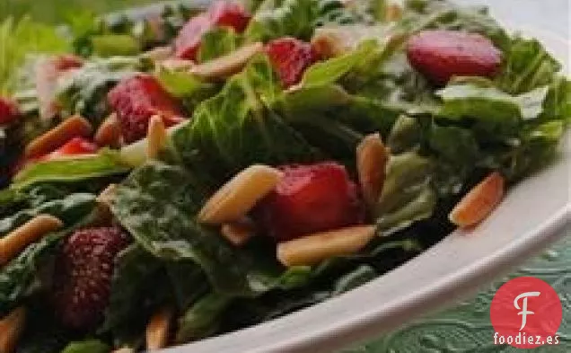 Ensalada De Fresas Frescas Y Nueces