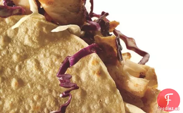 Tacos De Pescado Picantes Con Ensalada