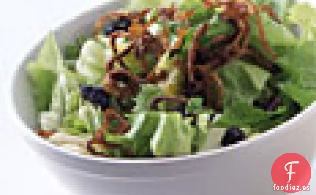 Ensalada de Escarola con Chalotes Fritos y Ciruelas Pasas