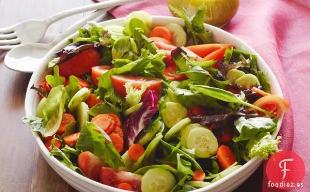 Ensalada mixta de latón con aderezo italiano
