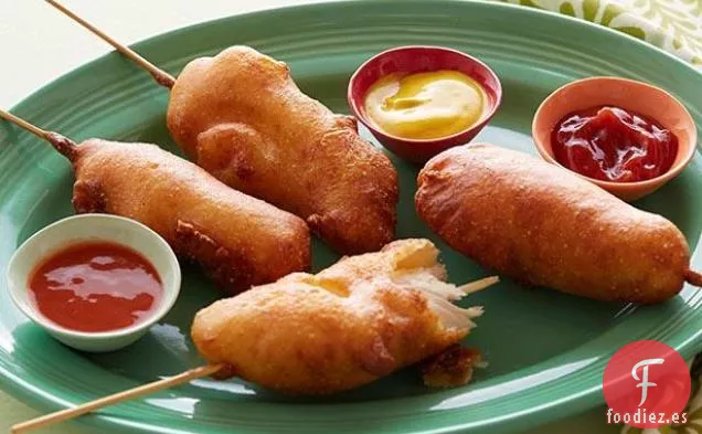 Perros De Maíz Con Pollo Frito