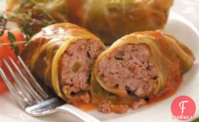 Rollitos de repollo cocidos a fuego lento