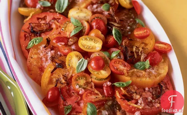 Ensalada de Tomate con Chalotes Crujientes