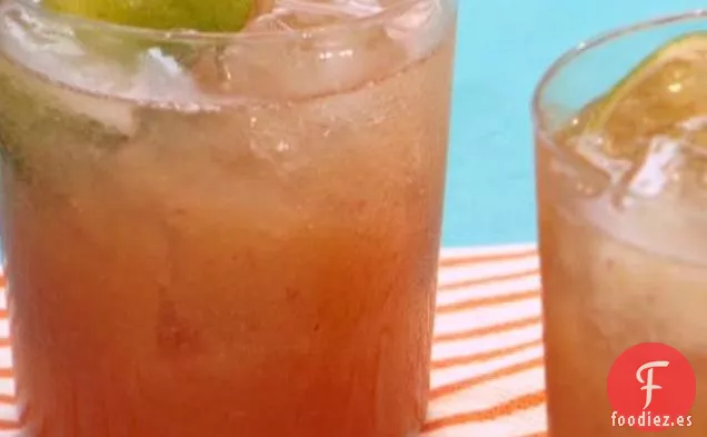 Cóctel de tequila blanco melocotón y plata