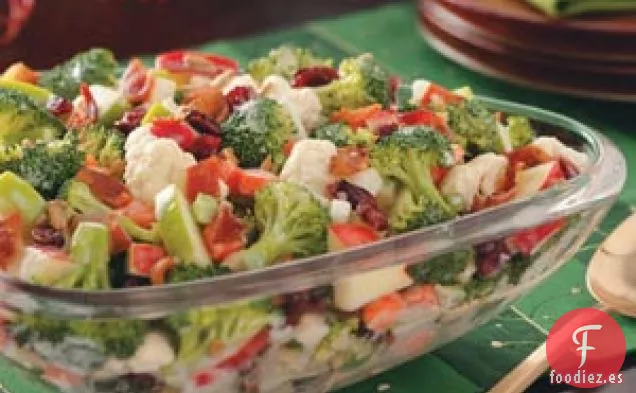 Ensalada de brócoli y manzana con tocino