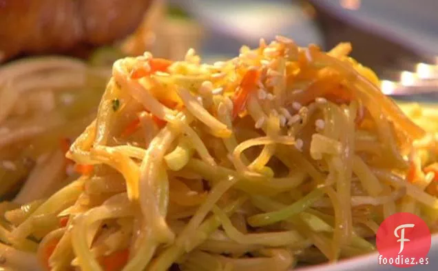 Ensalada de brócoli asiática salteada