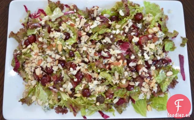 Verduras Mixtas Con Uvas, Gorgonzola (o Roquefort) Y Almendras