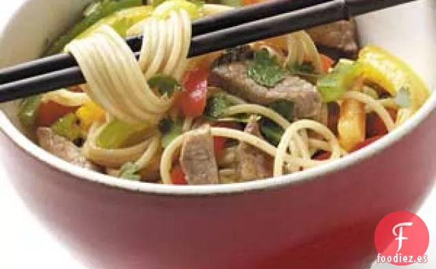 Cerdo asiático con pimientos