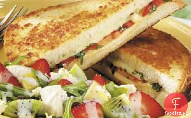 Queso a la plancha con tomate y albahaca