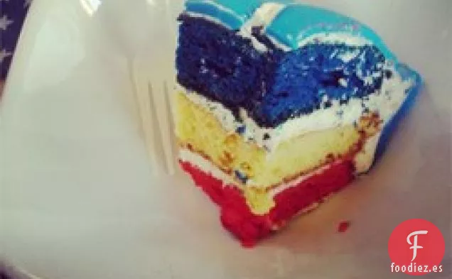 Pastel de la Independencia con sorpresa en el interior